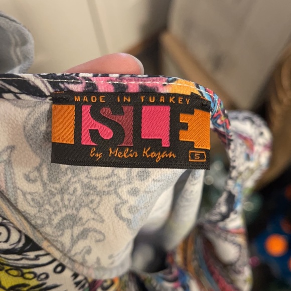 Isle Top - Picture 3 of 3